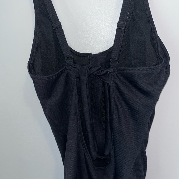 Black textured one piece swimsuit - Picture 5 of 8
